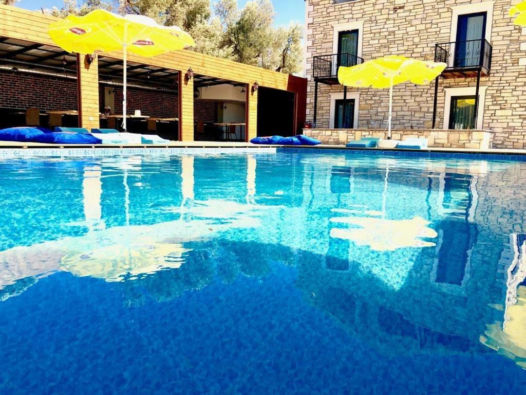 Victoria Hotel And Lounge Foça Bagian luar foto