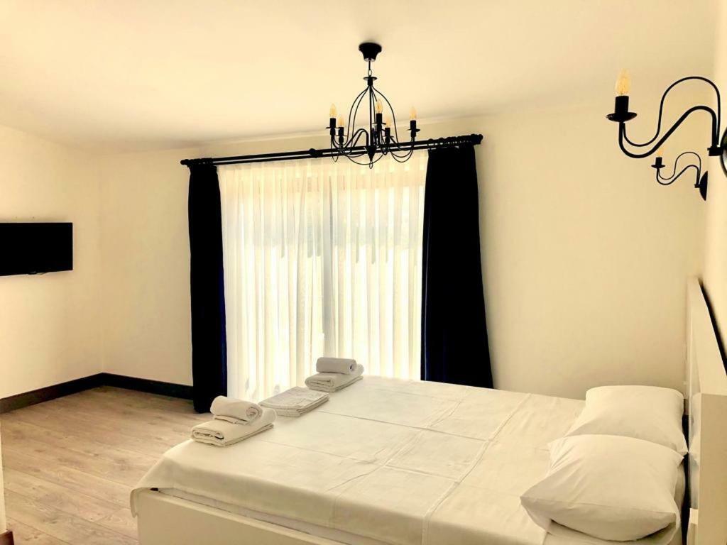 Victoria Hotel And Lounge Foça Bagian luar foto