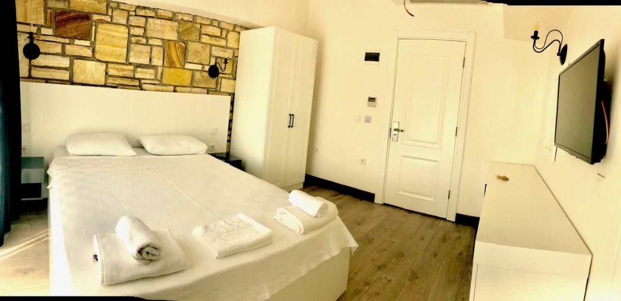 Victoria Hotel And Lounge Foça Bagian luar foto